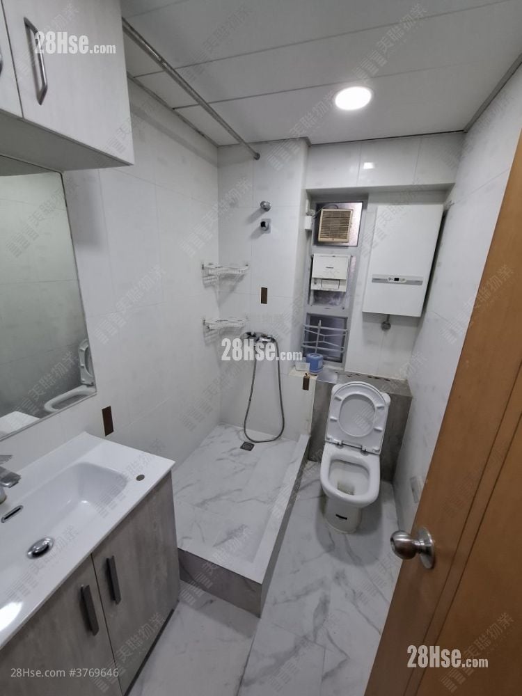 New Kwai Fong Gardens Sell 2 Bedrooms , 1 Bathroom 400 ft²