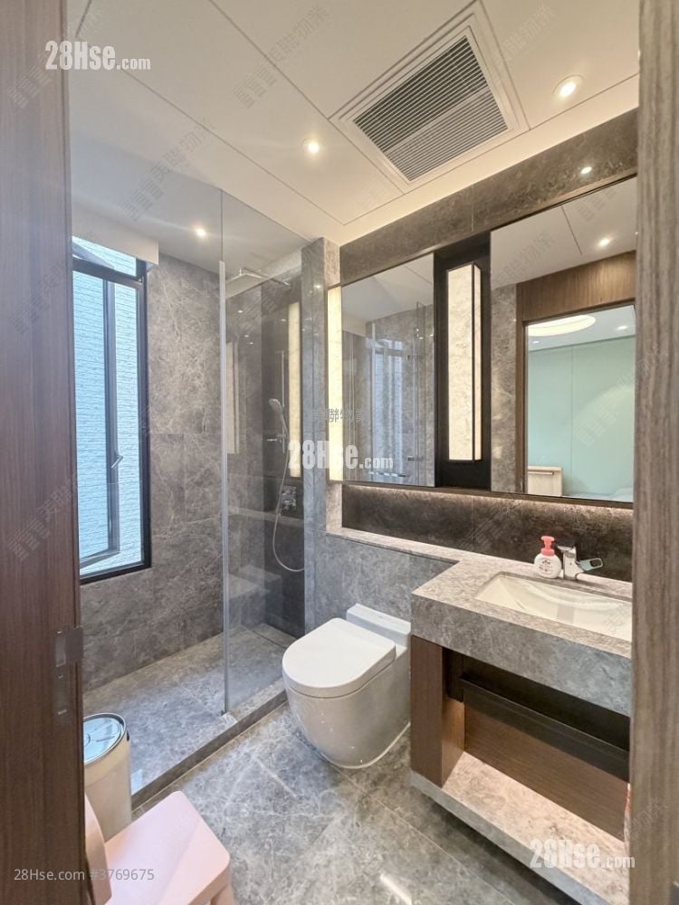 Mont Rouge Sell 4 Bedrooms 2,846 ft²