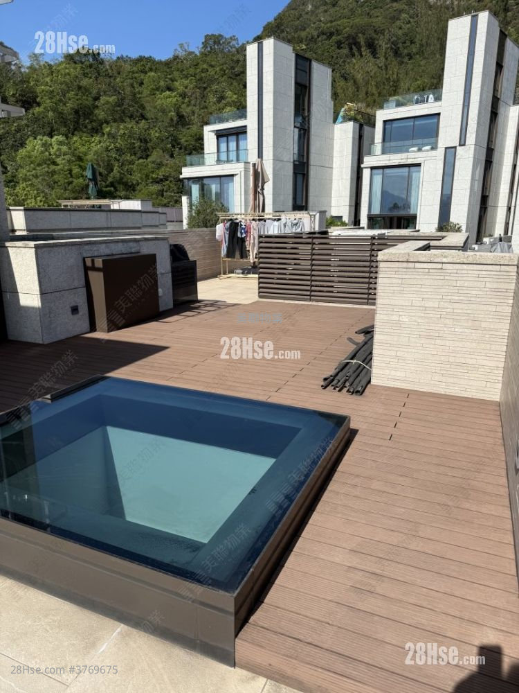 Mont Rouge Sell 4 Bedrooms 2,846 ft²