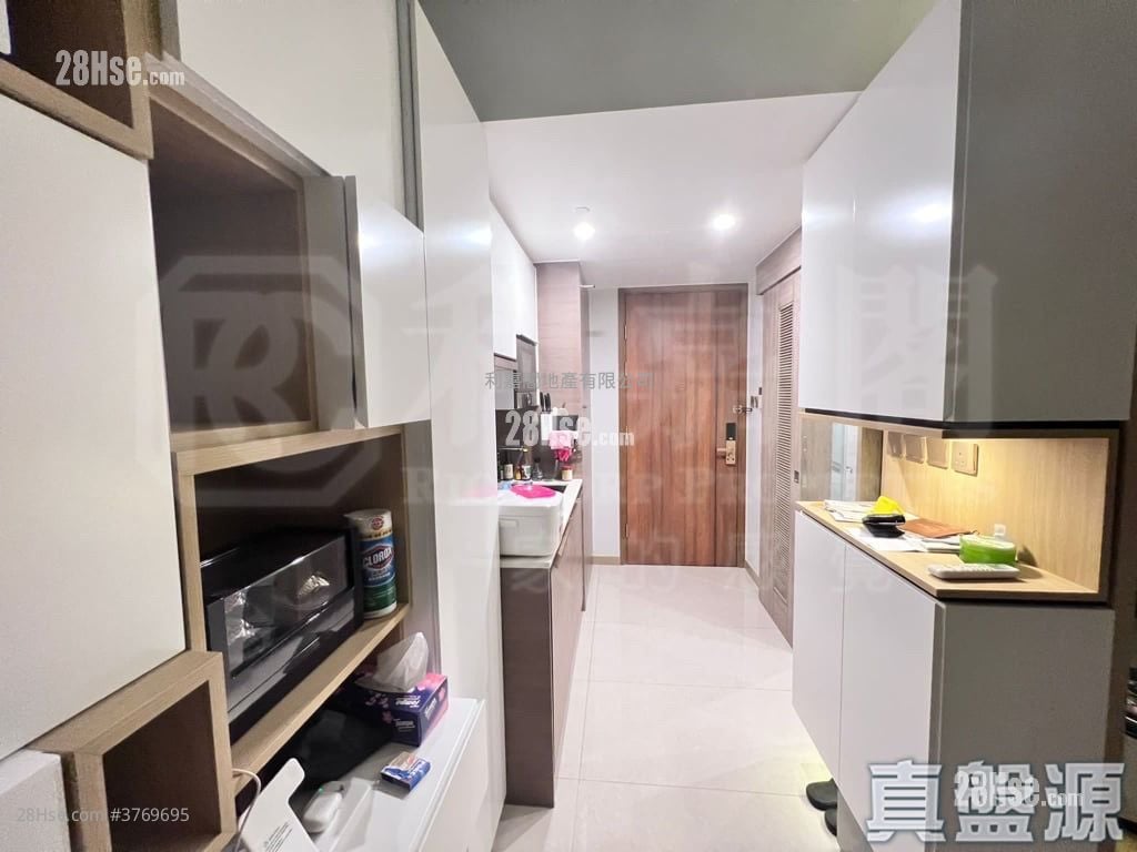 Aurora Sell 1 Bathroom 242 ft²