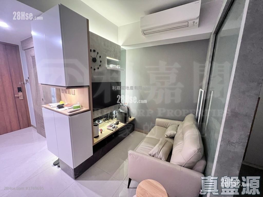 Aurora Sell 1 Bathroom 242 ft²