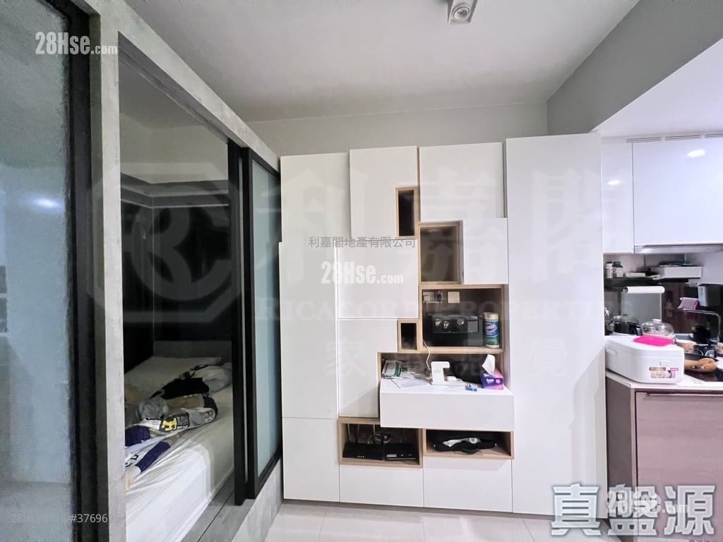 Aurora Sell 1 Bathroom 242 ft²