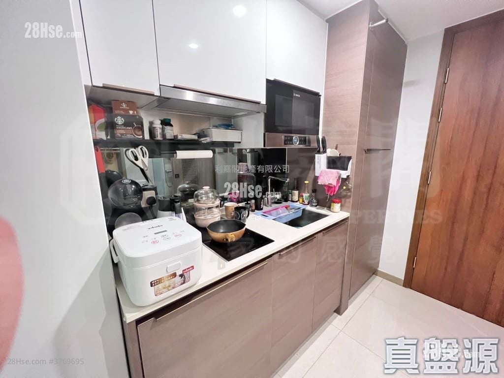 Aurora Sell 1 Bathroom 242 ft²