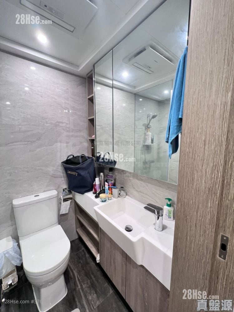 Aurora Sell 1 Bathroom 242 ft²