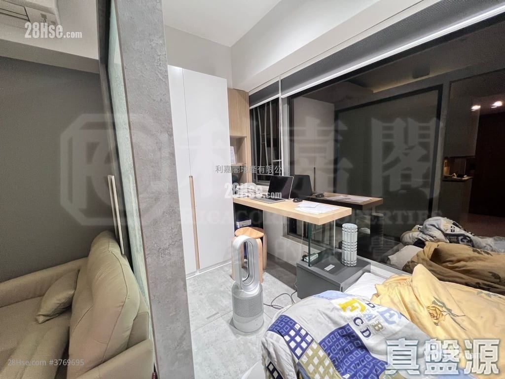 Aurora Sell 1 Bathroom 242 ft²