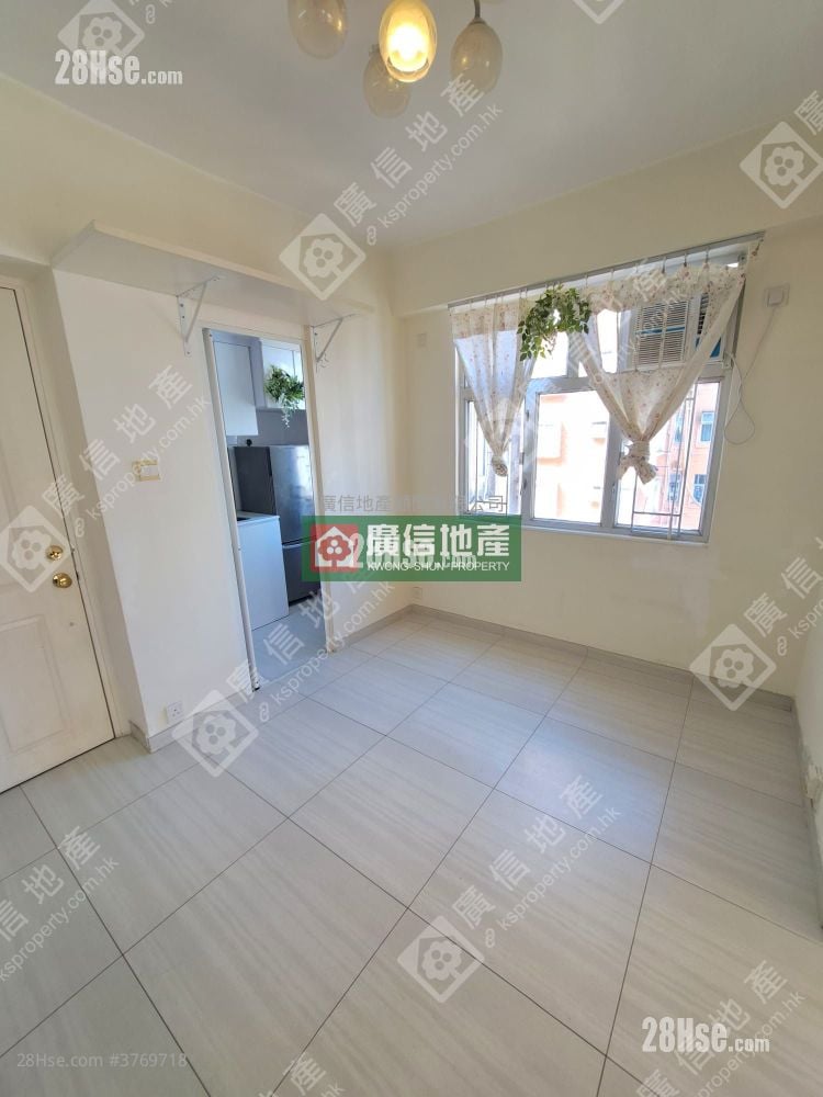 Hung Hay Building Sell 2 Bedrooms , 1 Bathroom 306 ft²