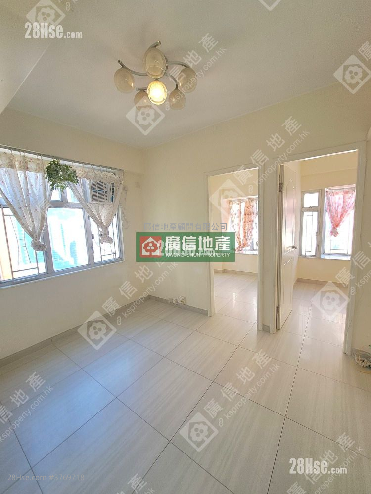 Hung Hay Building Sell 2 Bedrooms , 1 Bathroom 306 ft²