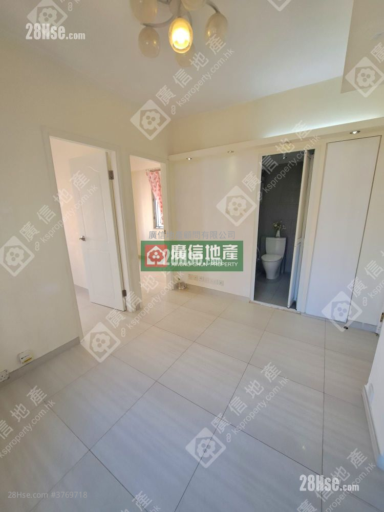 Hung Hay Building Sell 2 Bedrooms , 1 Bathroom 306 ft²