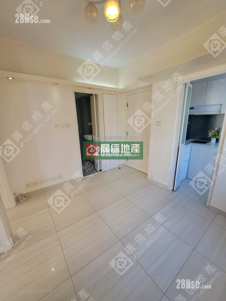 Hung Hay Building Sell 2 Bedrooms , 1 Bathroom 306 ft²