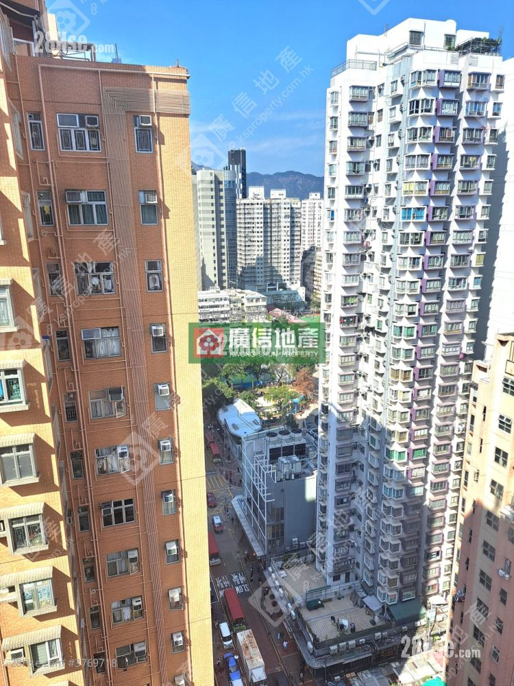 Hung Hay Building Sell 2 Bedrooms , 1 Bathroom 306 ft²