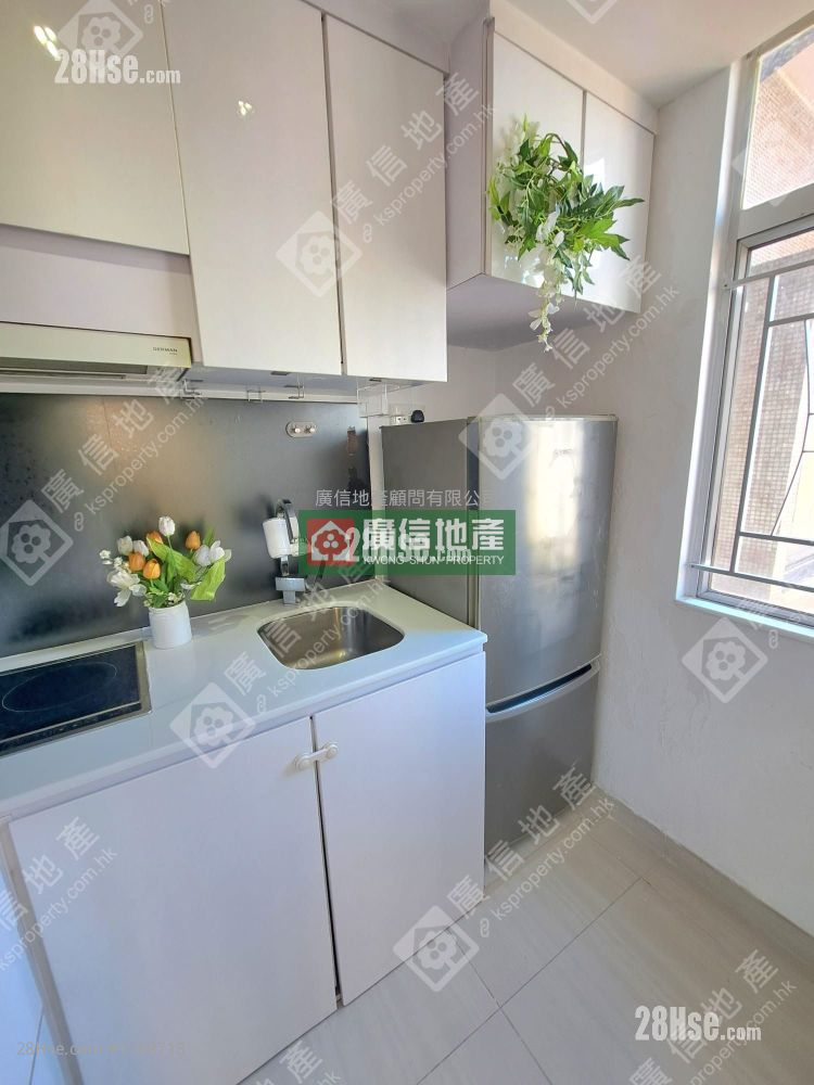 Hung Hay Building Sell 2 Bedrooms , 1 Bathroom 306 ft²