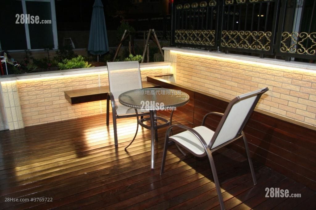 天台: 四季名园 售盘 3 房 , 2 浴室 970 平方尺