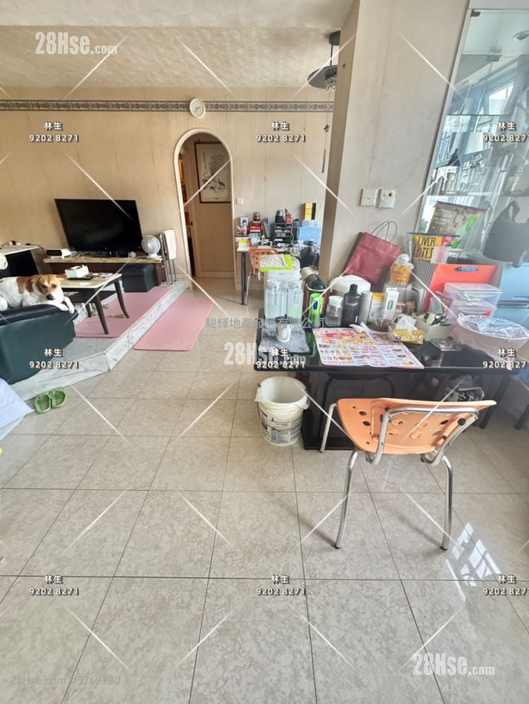 Man Fai Building Sell 3 Bedrooms , 1 Bathroom 750 ft²