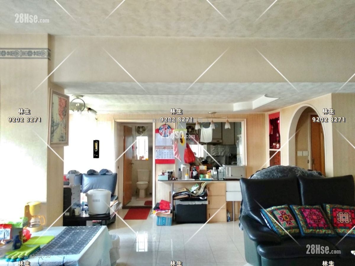 Man Fai Building Sell 3 Bedrooms , 1 Bathroom 750 ft²