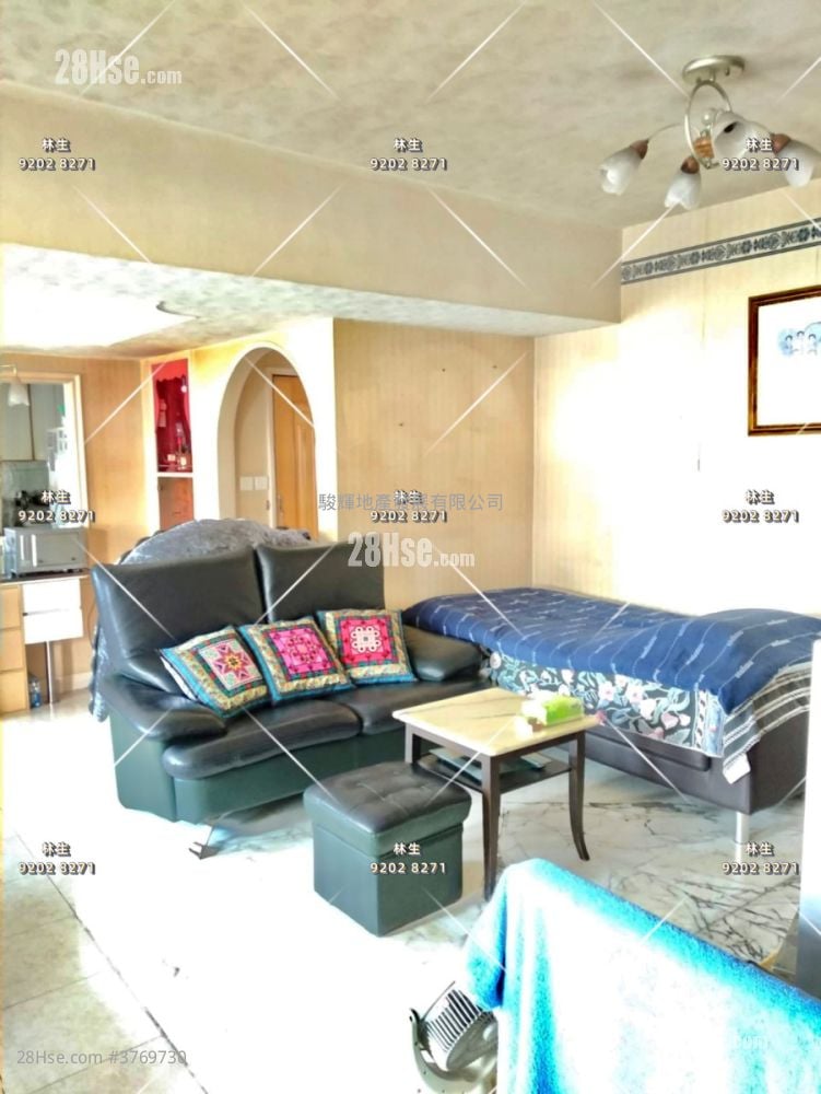 Man Fai Building Sell 3 Bedrooms , 1 Bathroom 750 ft²