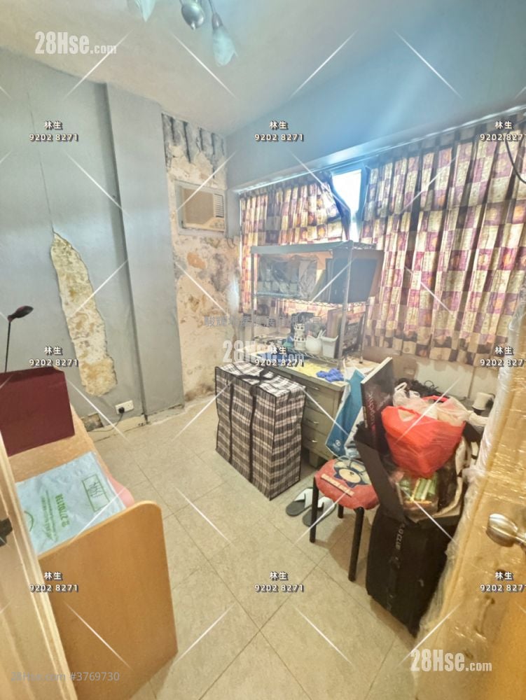 Man Fai Building Sell 3 Bedrooms , 1 Bathroom 750 ft²