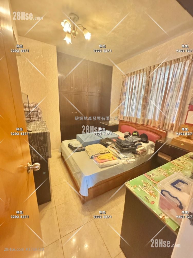 Man Fai Building Sell 3 Bedrooms , 1 Bathroom 750 ft²