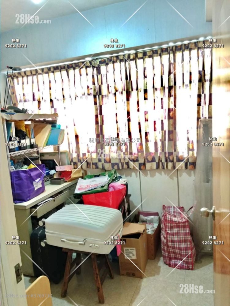 Man Fai Building Sell 3 Bedrooms , 1 Bathroom 750 ft²