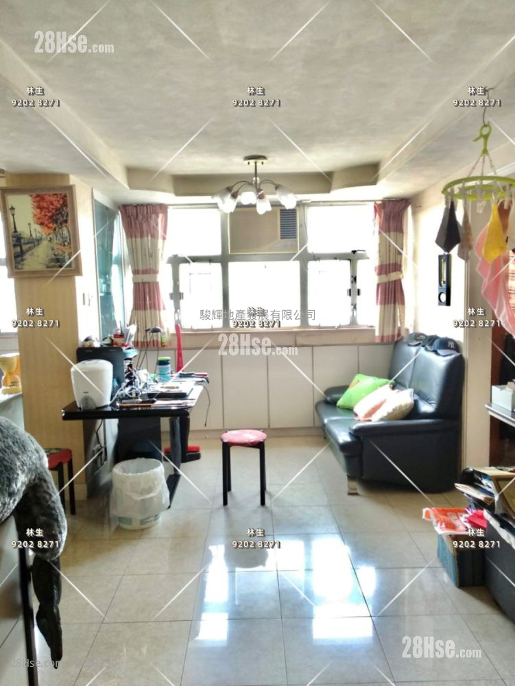 Man Fai Building Sell 3 Bedrooms , 1 Bathroom 750 ft²