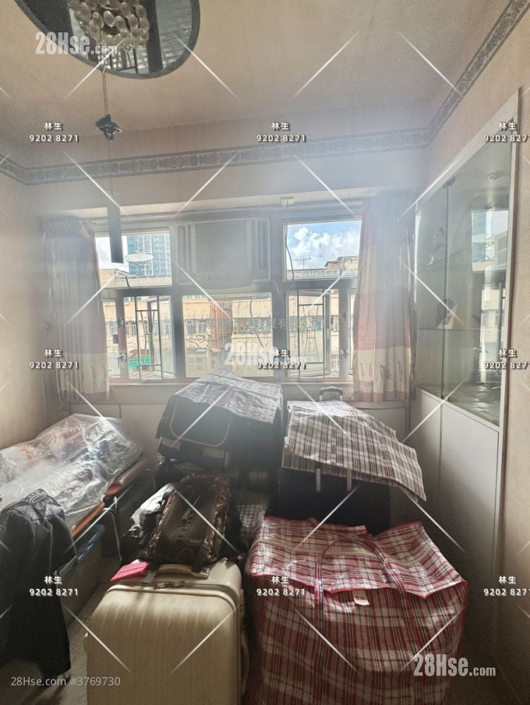 Man Fai Building Sell 3 Bedrooms , 1 Bathroom 750 ft²