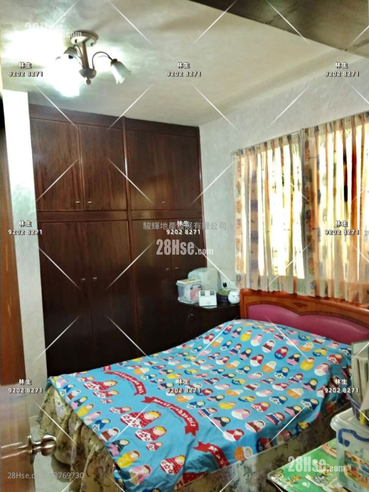 Man Fai Building Sell 3 Bedrooms , 1 Bathroom 750 ft²