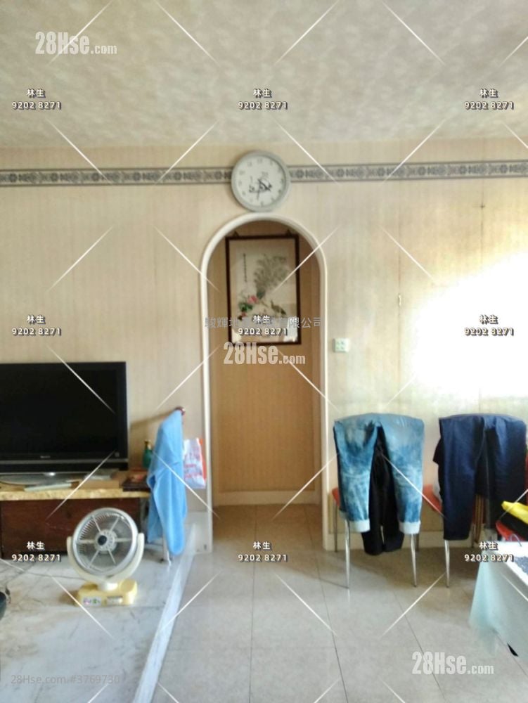 Man Fai Building Sell 3 Bedrooms , 1 Bathroom 750 ft²