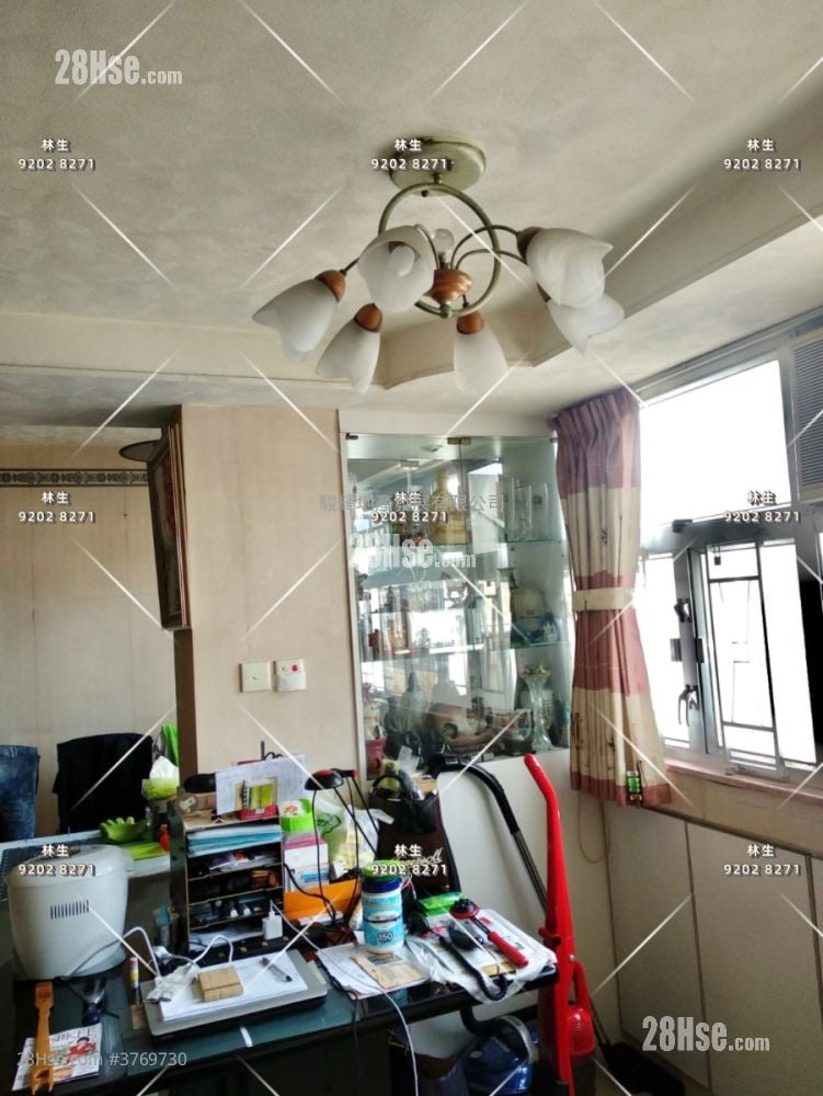 Man Fai Building Sell 3 Bedrooms , 1 Bathroom 750 ft²