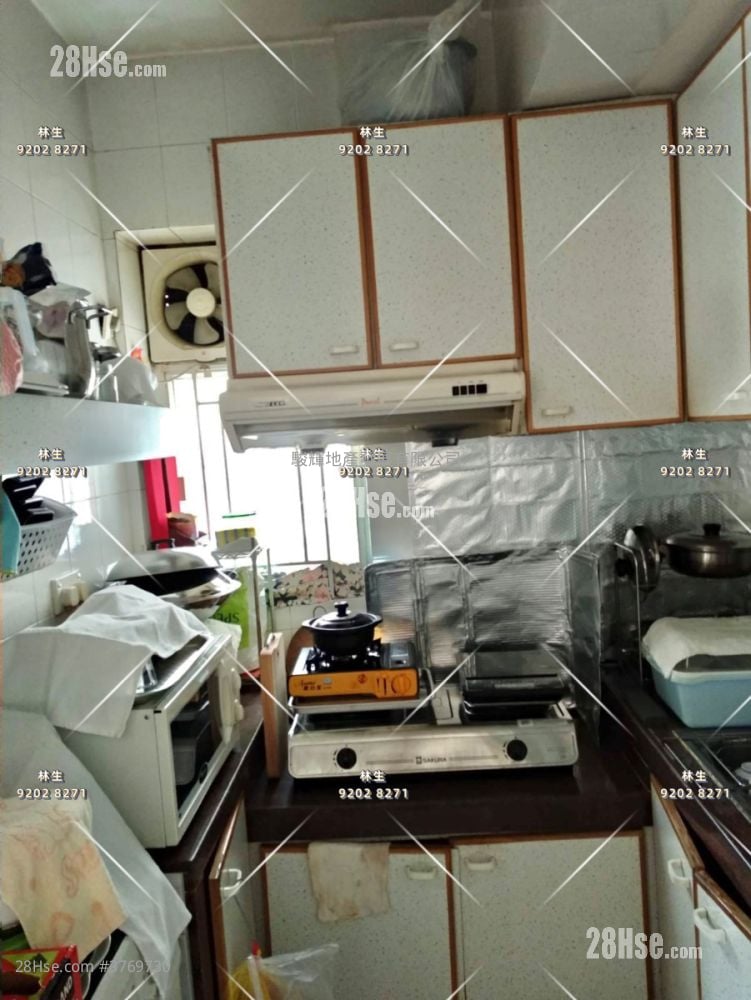 Man Fai Building Sell 3 Bedrooms , 1 Bathroom 750 ft²