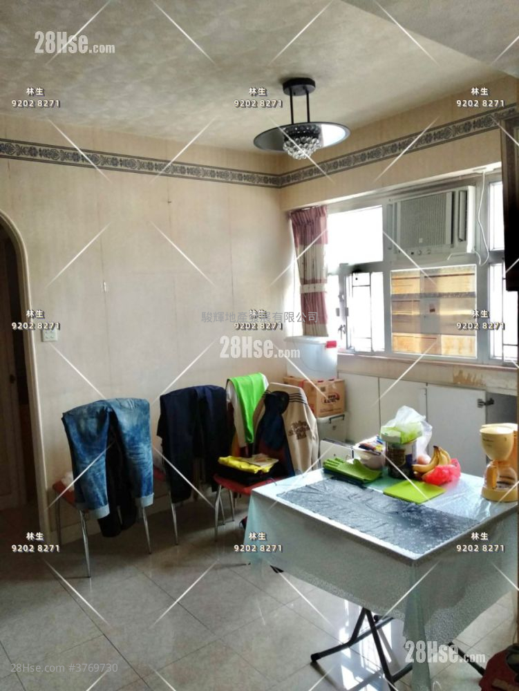 Man Fai Building Sell 3 Bedrooms , 1 Bathroom 750 ft²