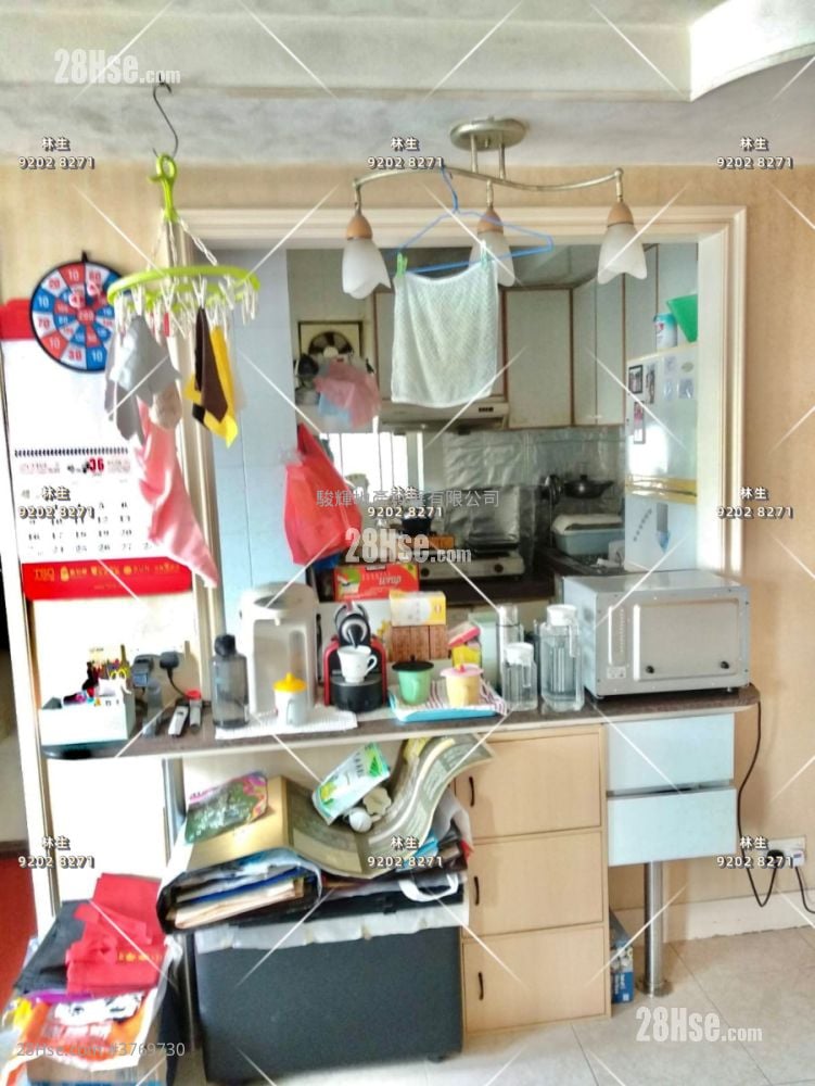 Man Fai Building Sell 3 Bedrooms , 1 Bathroom 750 ft²