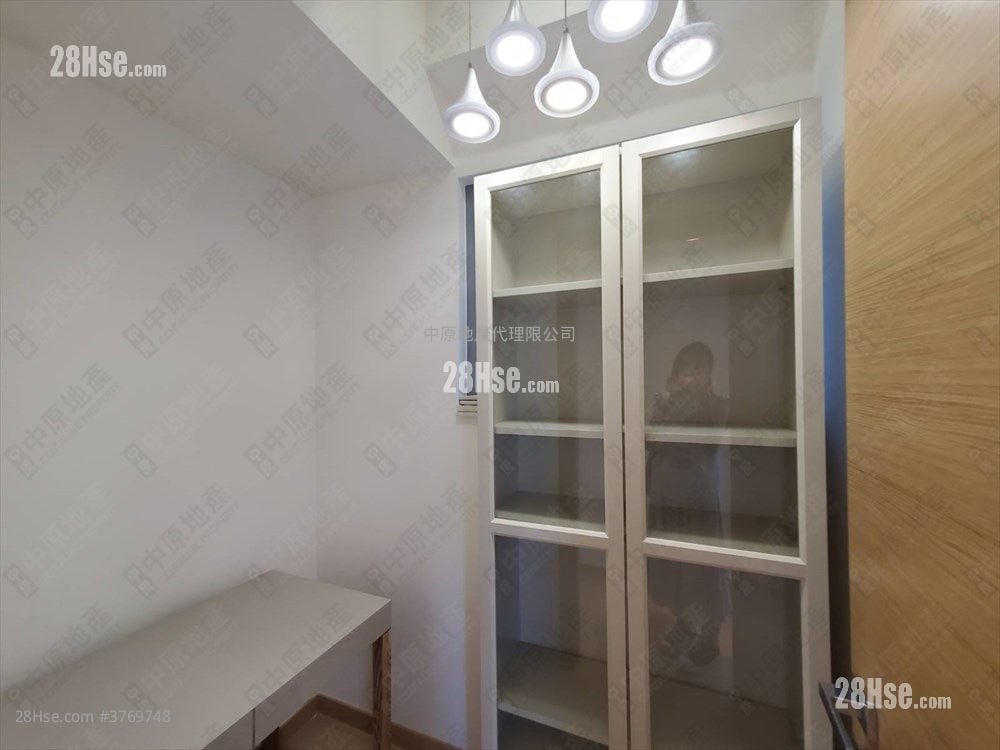 Park Yoho Sell 4 Bedrooms , 3 Bathrooms 930 ft²