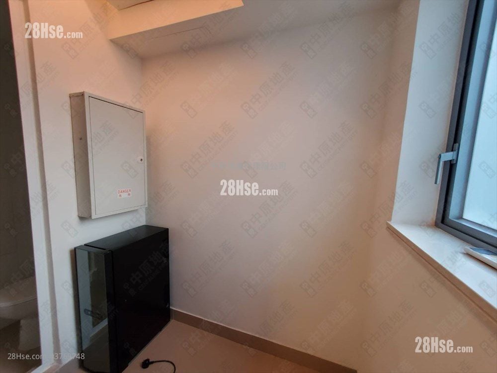 Park Yoho Sell 4 Bedrooms , 3 Bathrooms 930 ft²