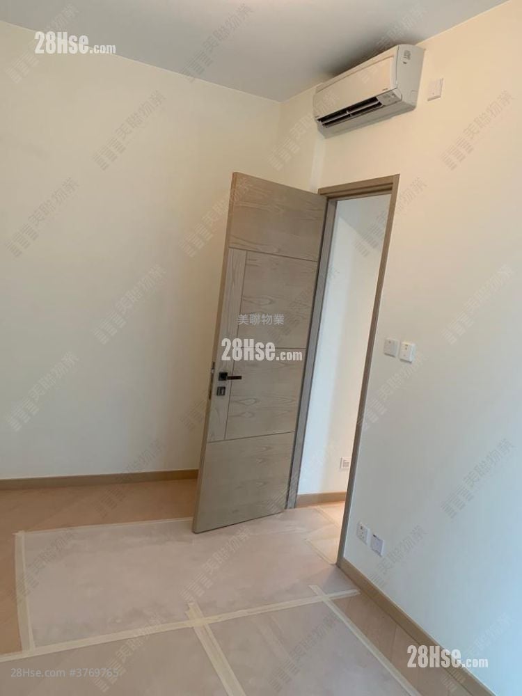 Grand Central Sell 2 Bedrooms 485 ft²