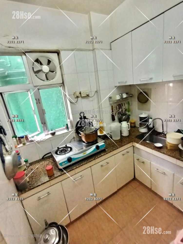 Man Wah Building Sell 3 Bedrooms , 2 Bathrooms 710 ft²