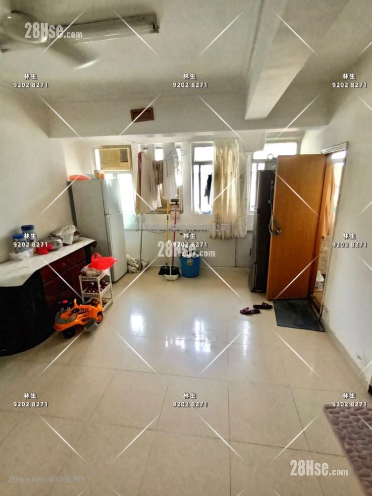 Man Wah Building Sell 3 Bedrooms , 2 Bathrooms 710 ft²