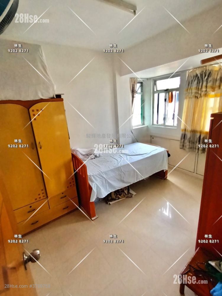 Man Wah Building Sell 3 Bedrooms , 2 Bathrooms 710 ft²