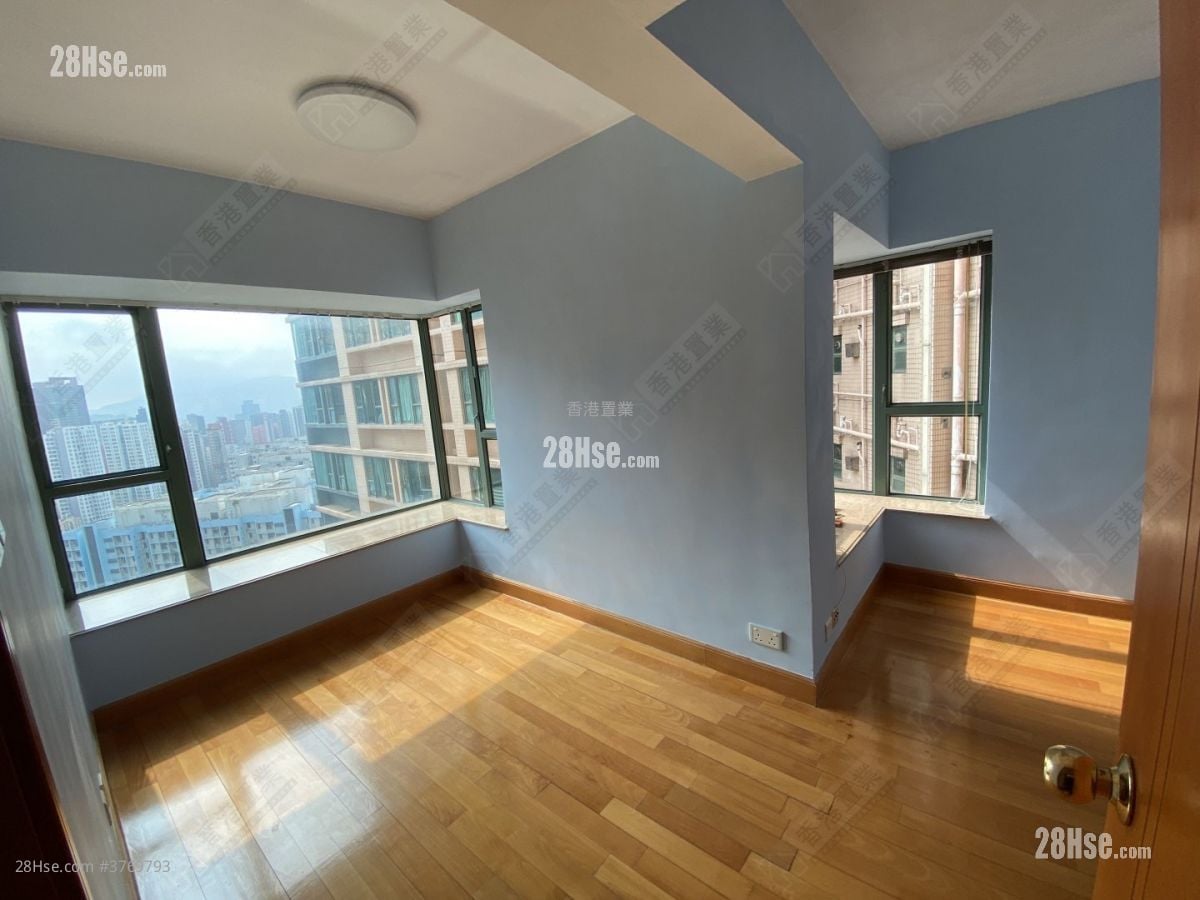 Park Avenue Sell 2 Bedrooms , 1 Bathroom 449 ft²