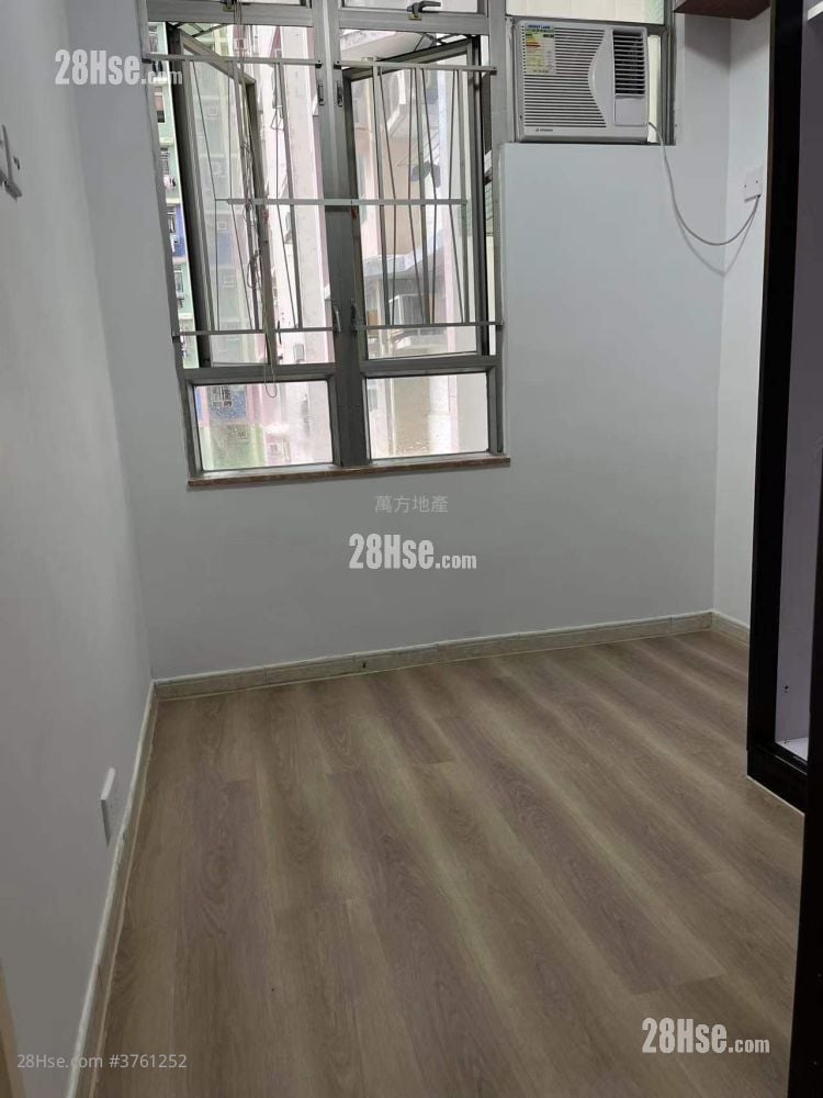 Kam Fung Court Sell 3 Bedrooms , 1 Bathroom