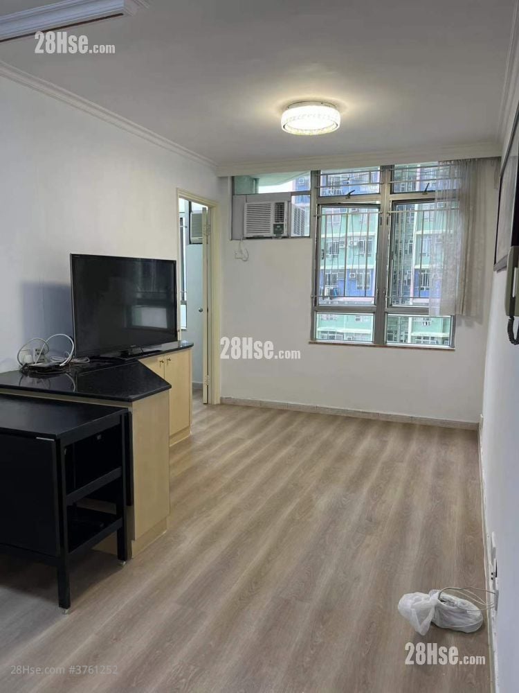 Kam Fung Court Sell 3 Bedrooms , 1 Bathroom