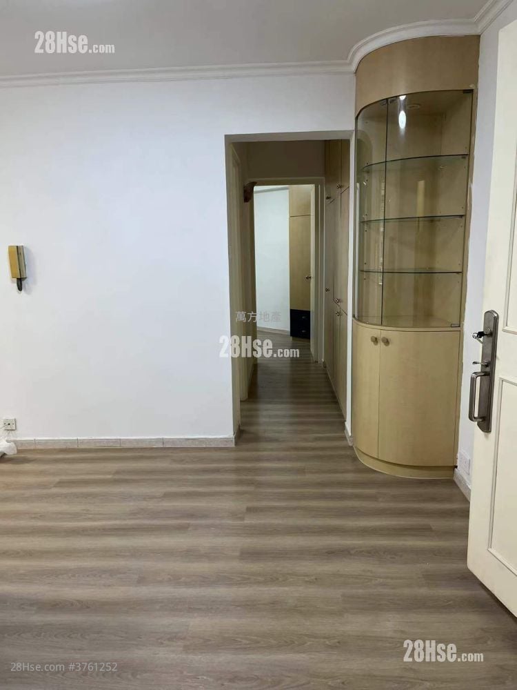 Kam Fung Court Sell 3 Bedrooms , 1 Bathroom