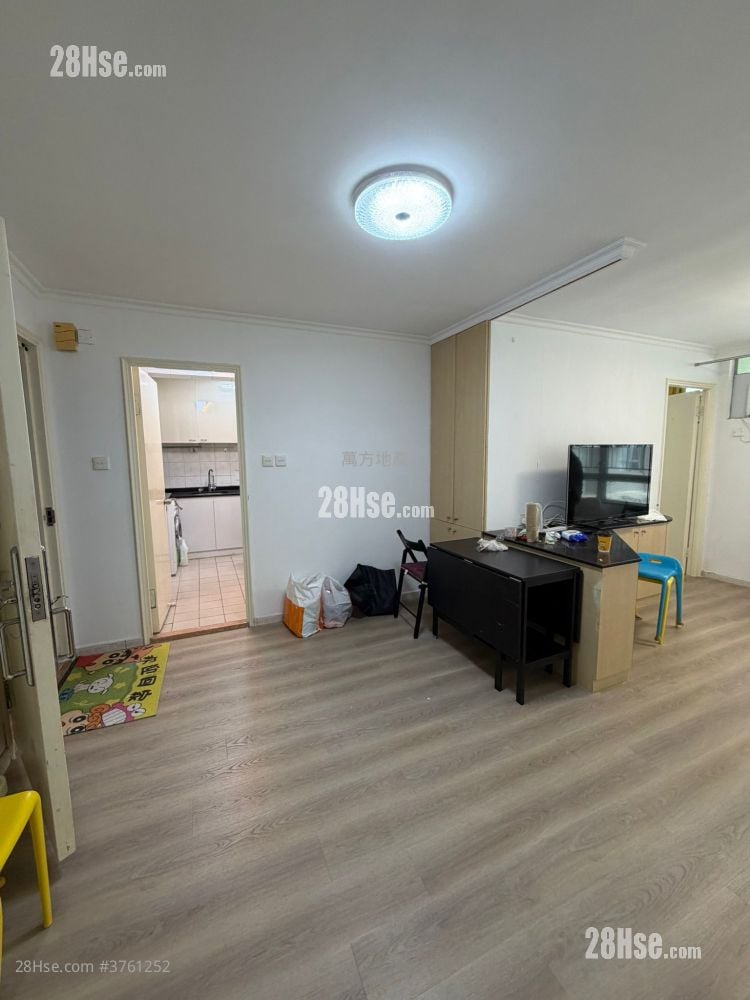 Kam Fung Court Sell 3 Bedrooms , 1 Bathroom