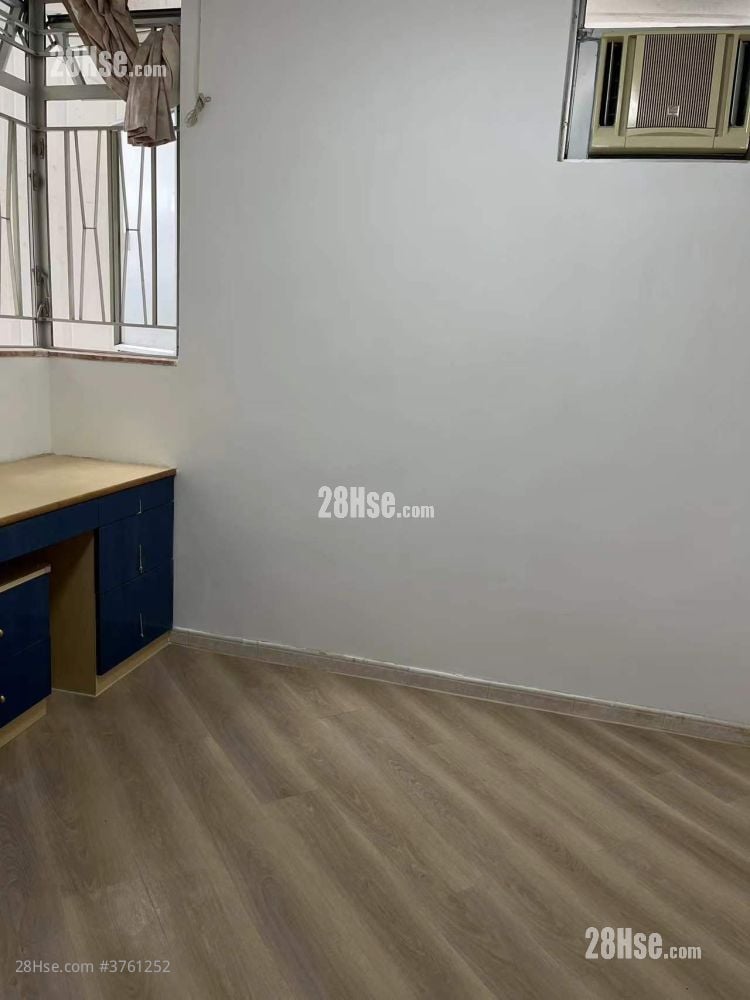 Kam Fung Court Sell 3 Bedrooms , 1 Bathroom