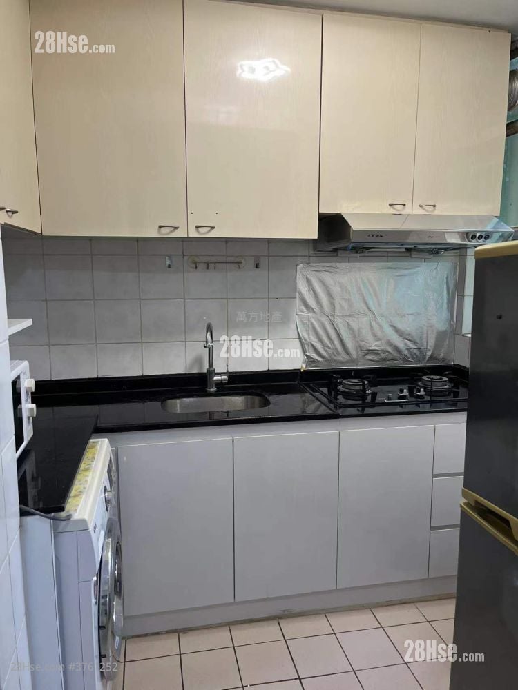 Kam Fung Court Sell 3 Bedrooms , 1 Bathroom