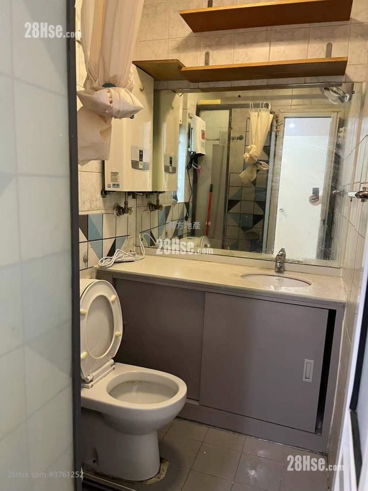 Kam Fung Court Sell 3 Bedrooms , 1 Bathroom