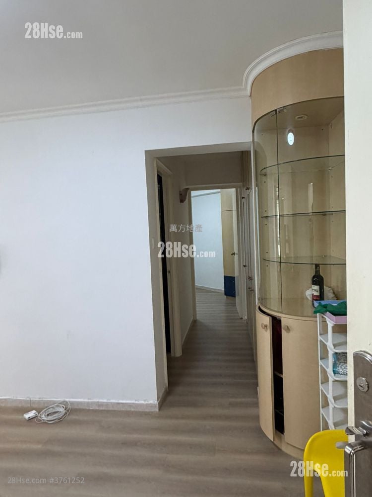 Kam Fung Court Sell 3 Bedrooms , 1 Bathroom
