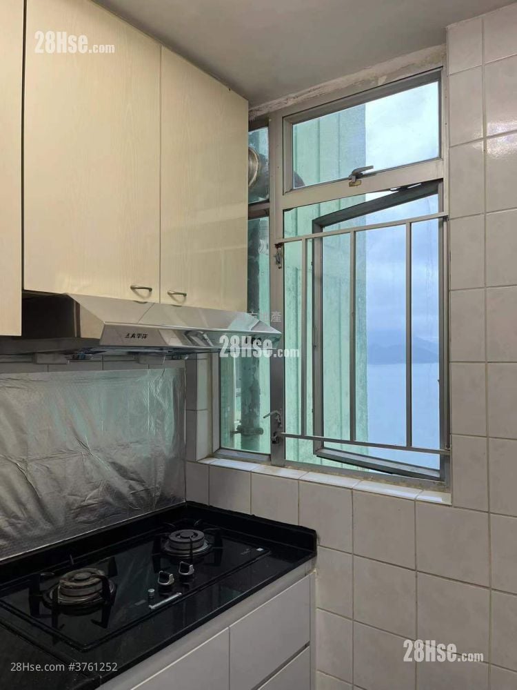 Kam Fung Court Sell 3 Bedrooms , 1 Bathroom