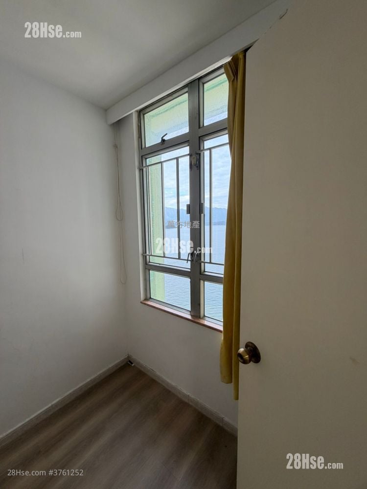 Kam Fung Court Sell 3 Bedrooms , 1 Bathroom