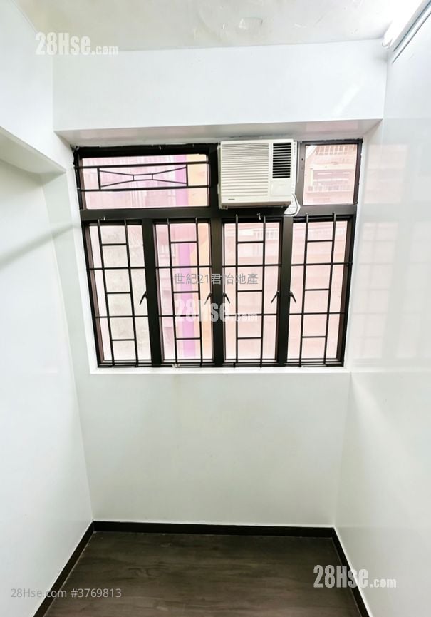 On Cheung House Sell 2 Bedrooms , 1 Bathroom 325 ft²