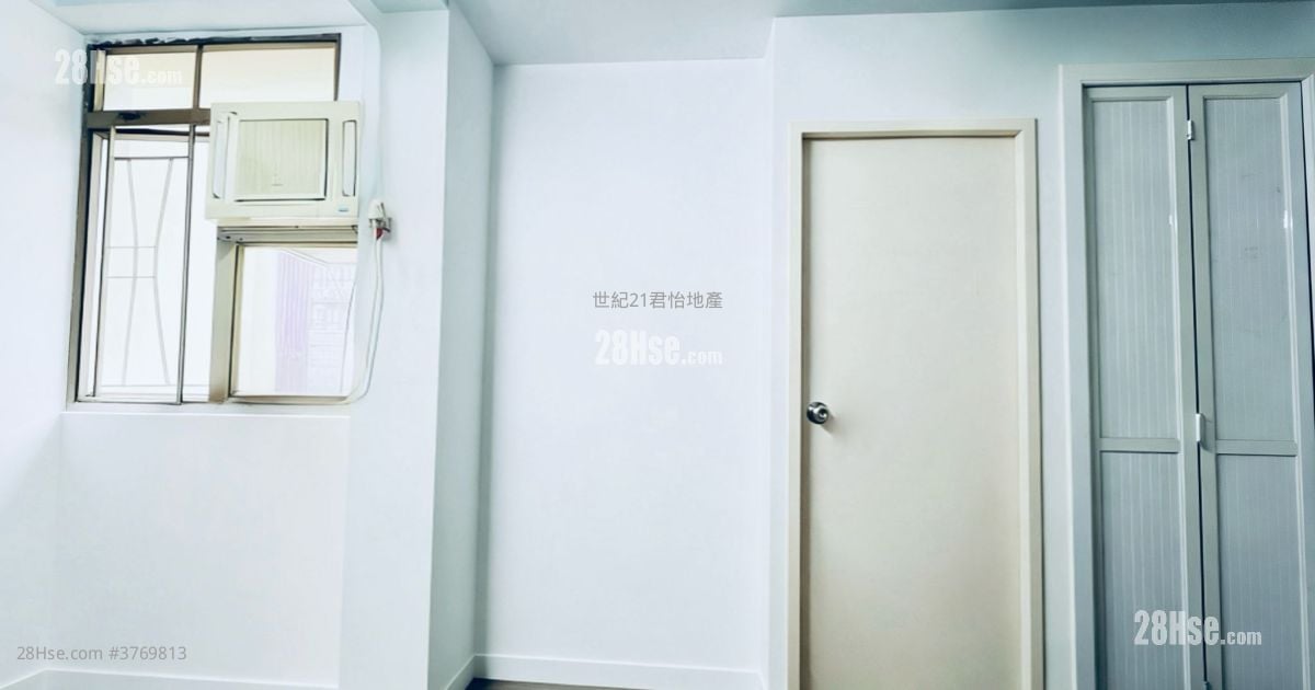 On Cheung House Sell 2 Bedrooms , 1 Bathroom 325 ft²