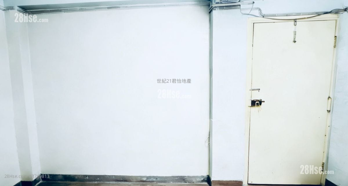 On Cheung House Sell 2 Bedrooms , 1 Bathroom 325 ft²